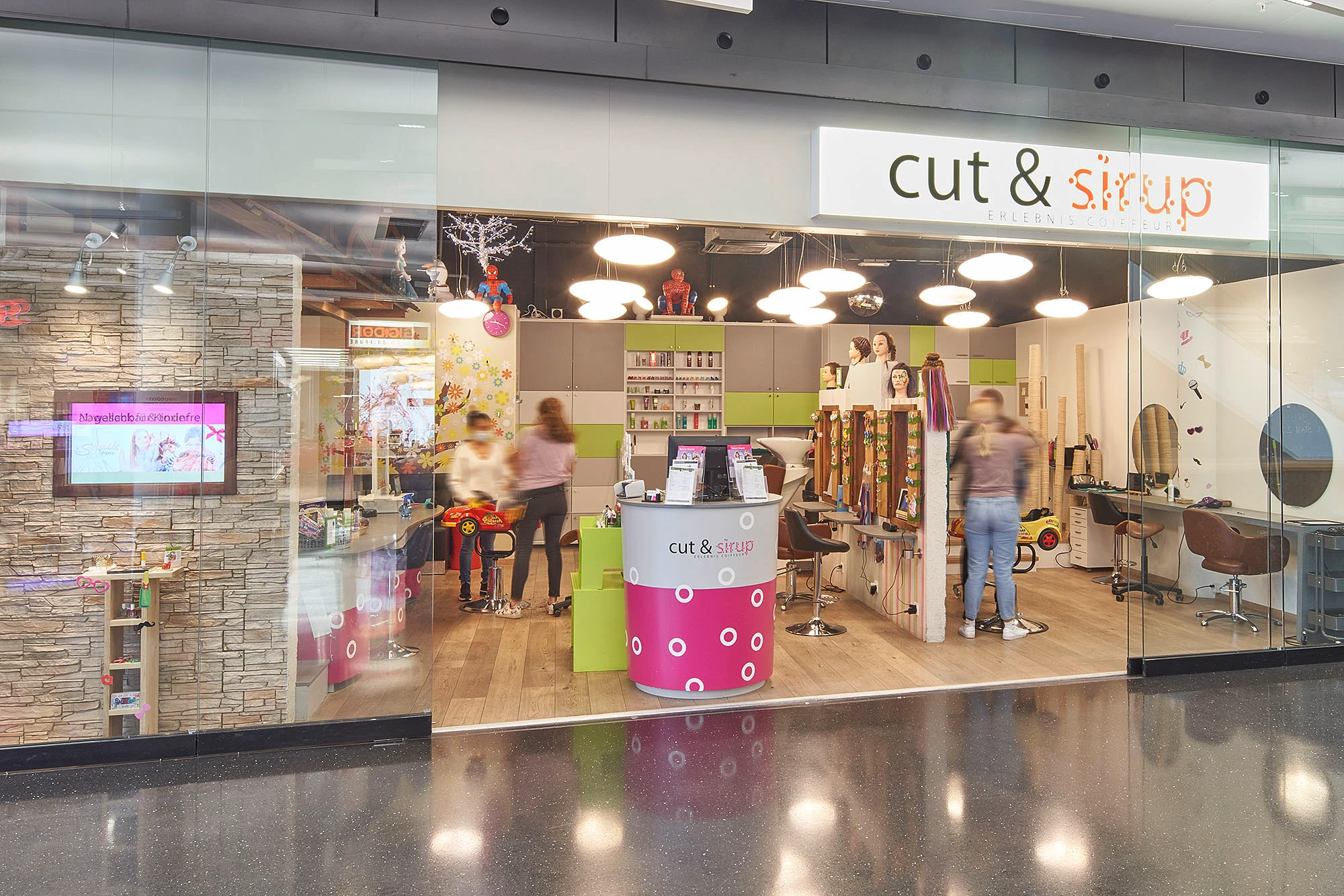 Front von cut & sirup