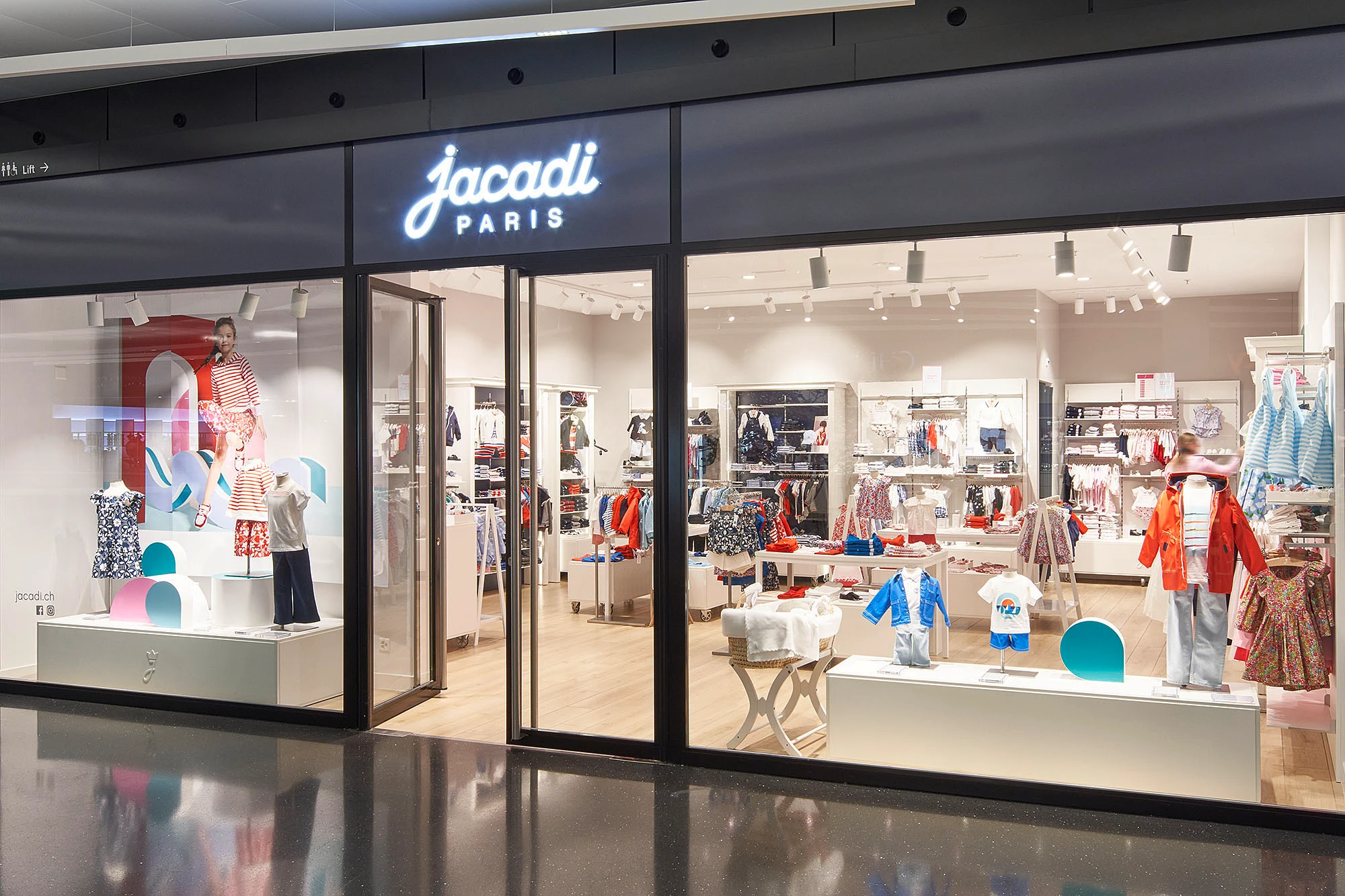 Front von JACADI