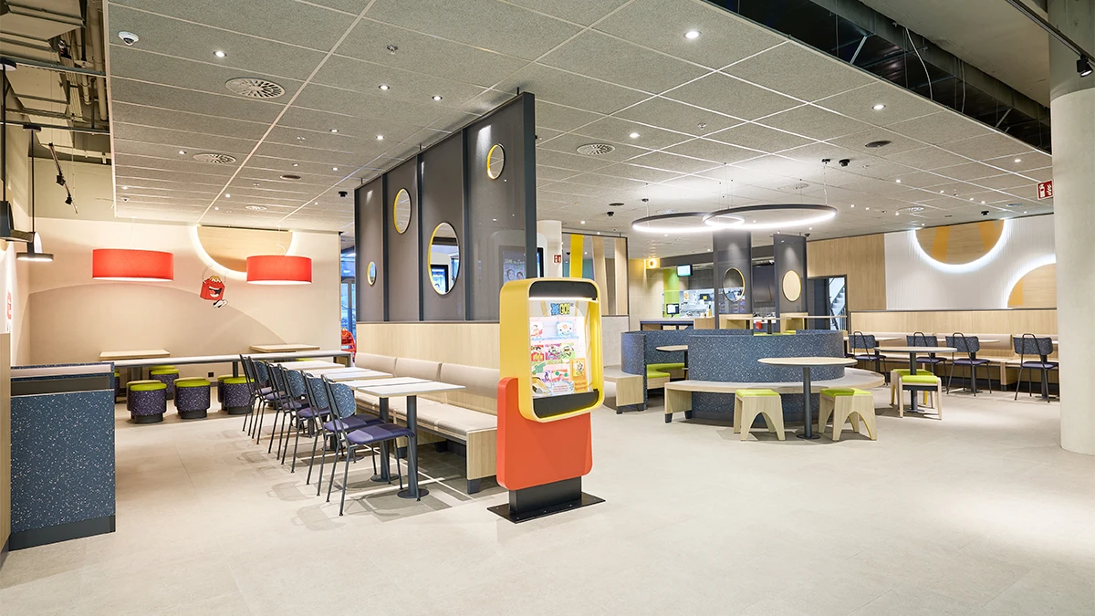 Innen von McDonlad's Restaurant