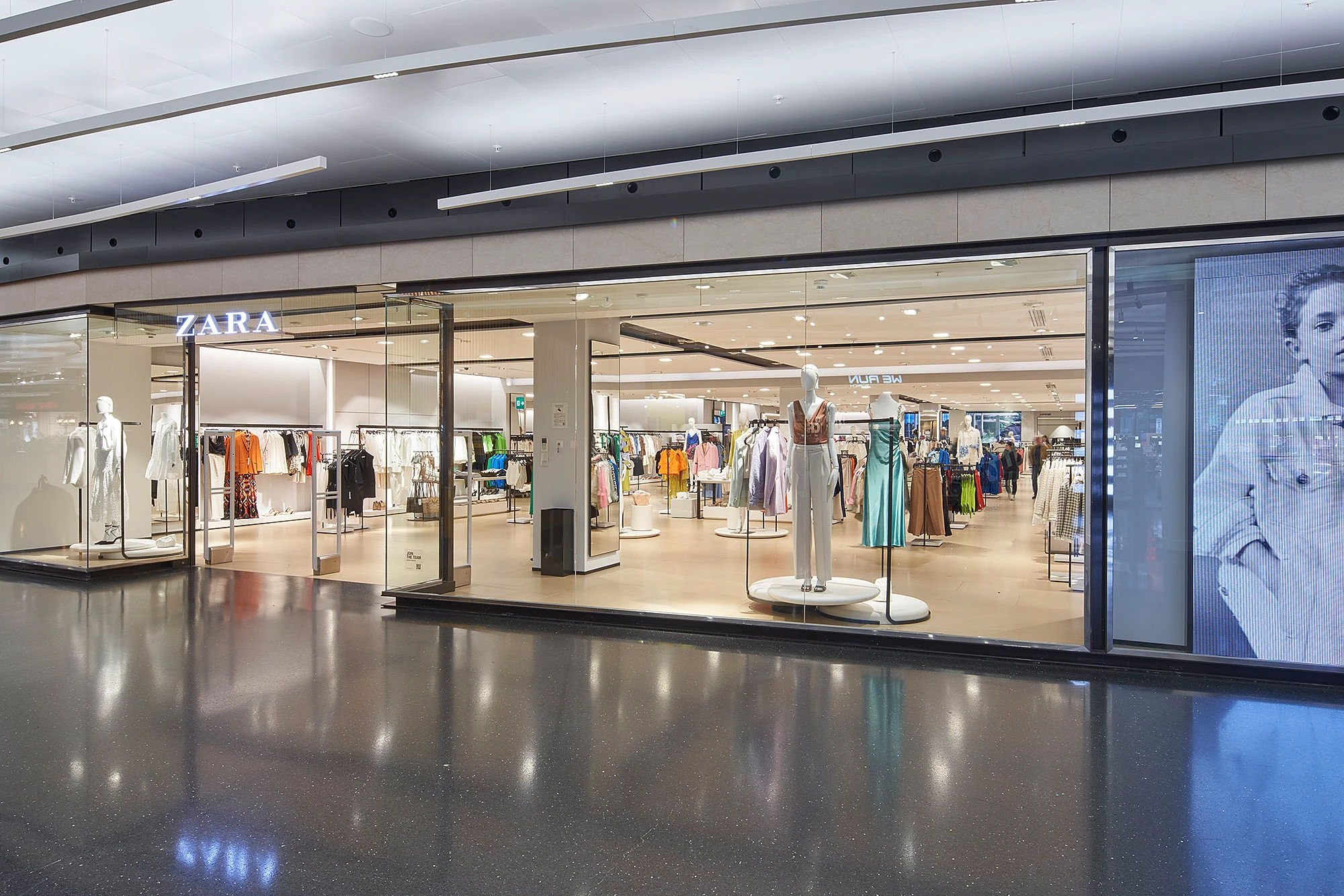 Front von ZARA