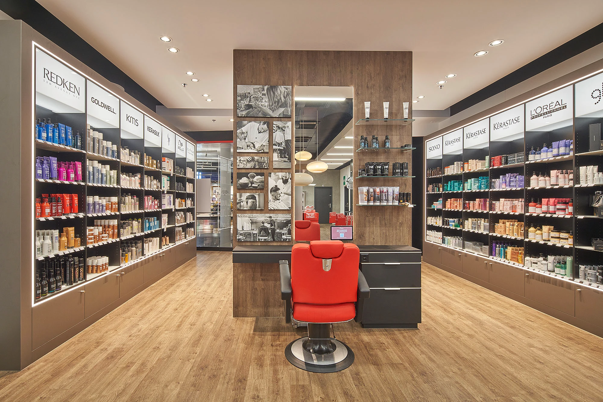 Interior view of GIDOR Coiffure
