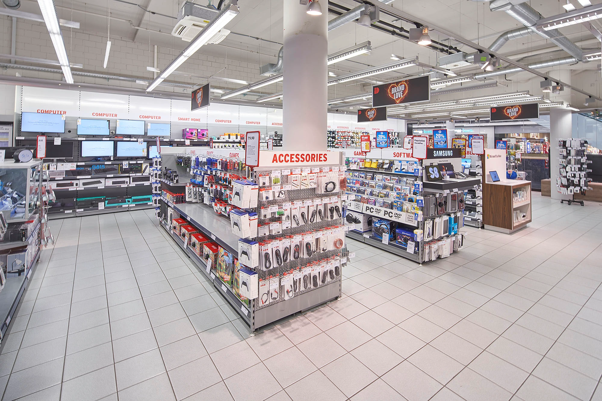 Interior view of Interdiscount